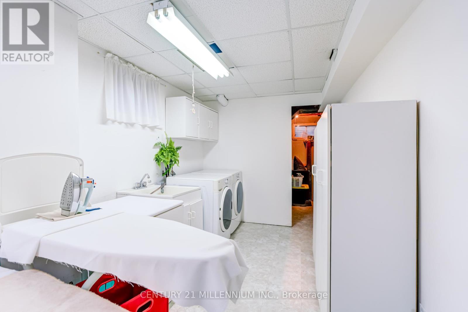 2 Durham Crescent, Brampton, Ontario  L6T 2X6 - Photo 31 - W12725370