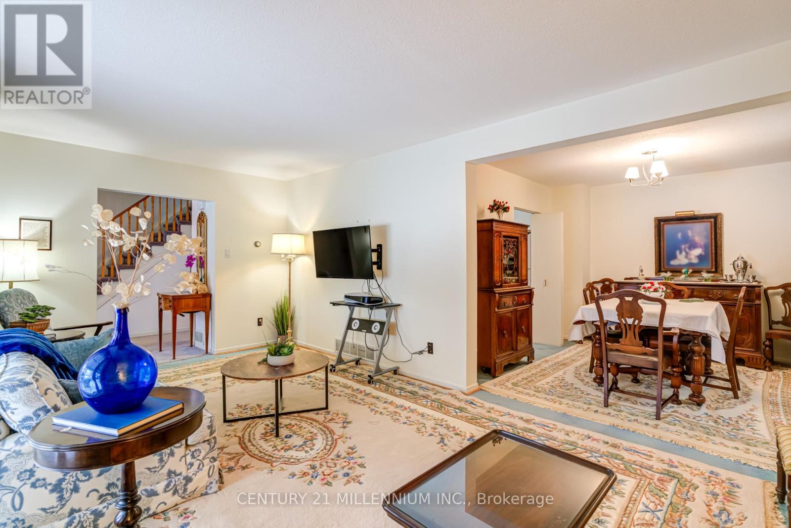 2 Durham Crescent, Brampton, Ontario  L6T 2X6 - Photo 6 - W12725370