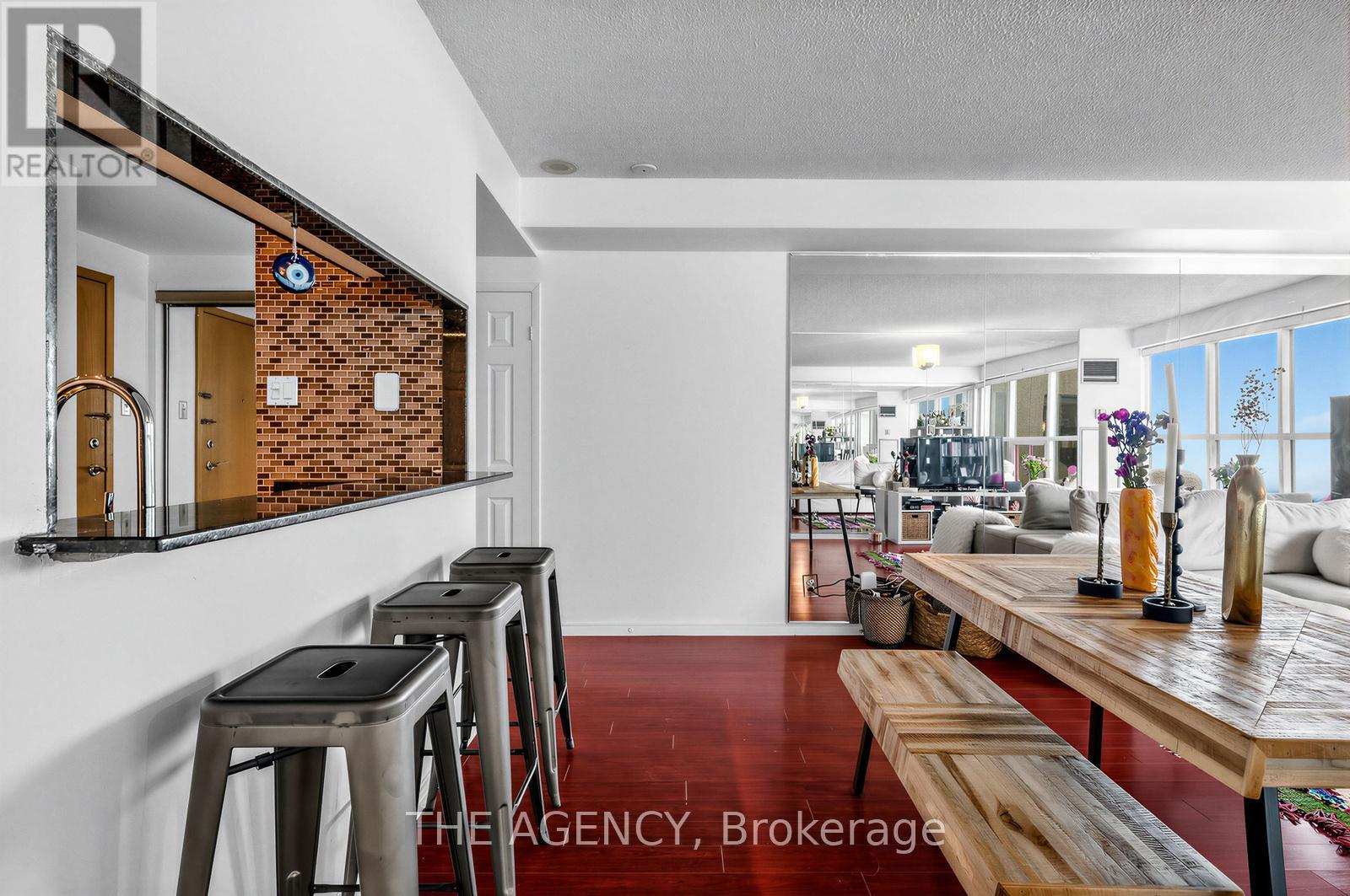 606 - 99 Harbour Square, Toronto, Ontario  M5J 2H2 - Photo 12 - C12982496