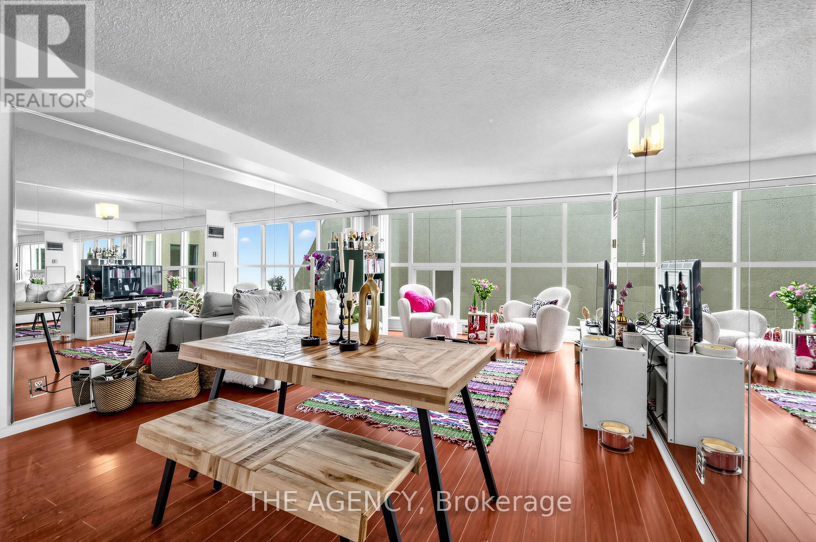 606 - 99 Harbour Square, Toronto, Ontario  M5J 2H2 - Photo 15 - C12982496