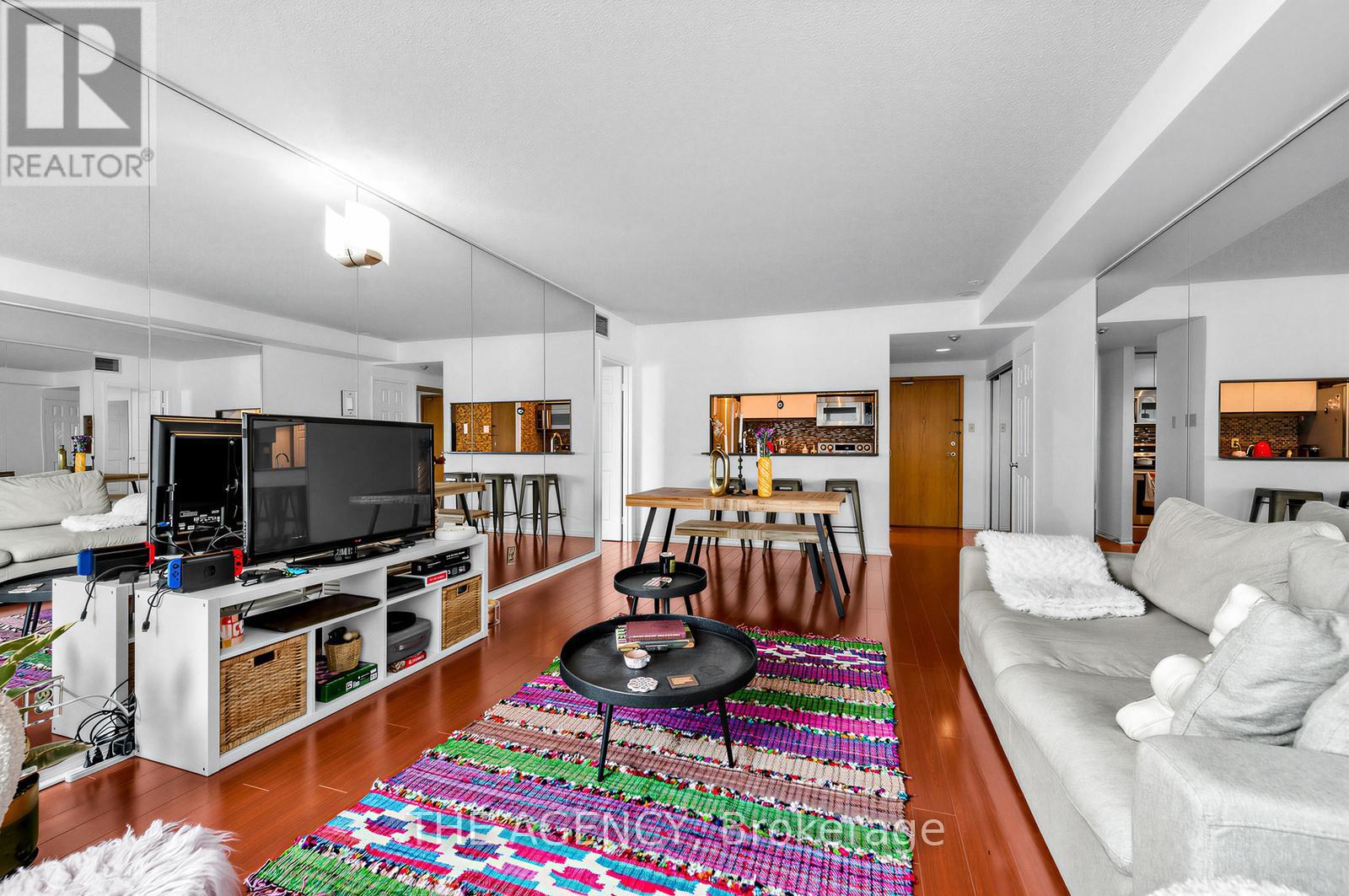 606 - 99 Harbour Square, Toronto, Ontario  M5J 2H2 - Photo 16 - C12982496