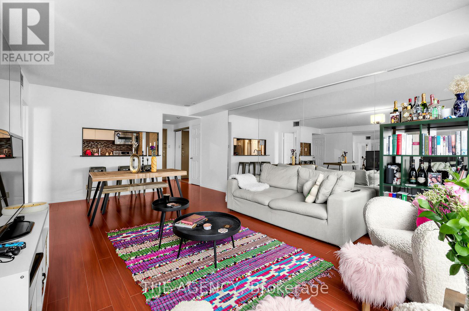 606 - 99 Harbour Square, Toronto, Ontario  M5J 2H2 - Photo 6 - C12982496