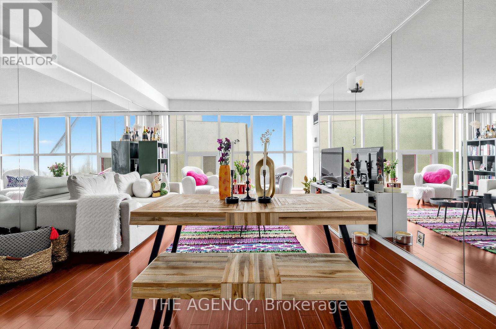 606 - 99 Harbour Square, Toronto, Ontario  M5J 2H2 - Photo 7 - C12982496