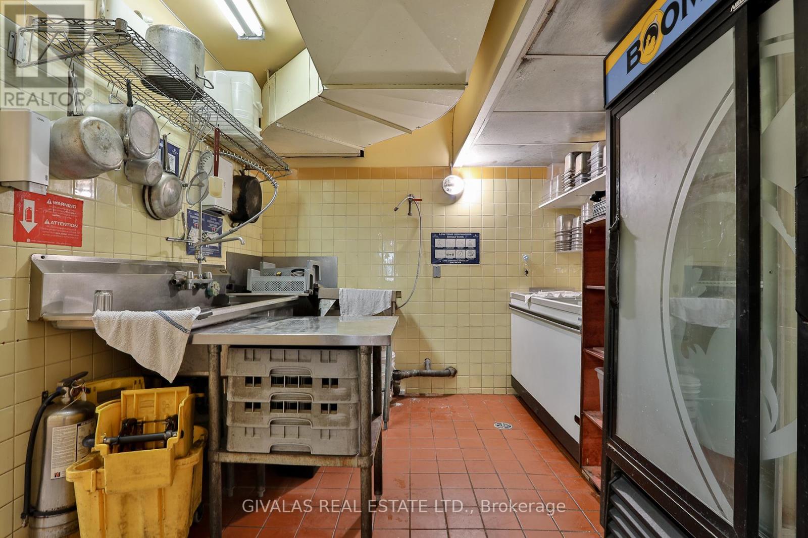 174 Eglinton Avenue W, Toronto, Ontario  M4R 1A7 - Photo 14 - C12982522