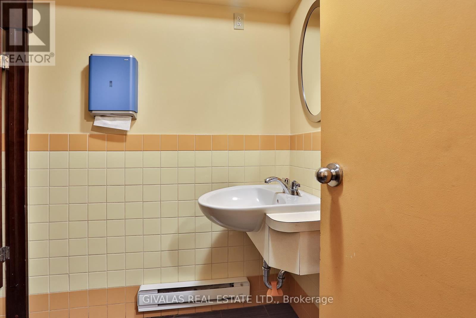 174 Eglinton Avenue W, Toronto, Ontario  M4R 1A7 - Photo 20 - C12982522