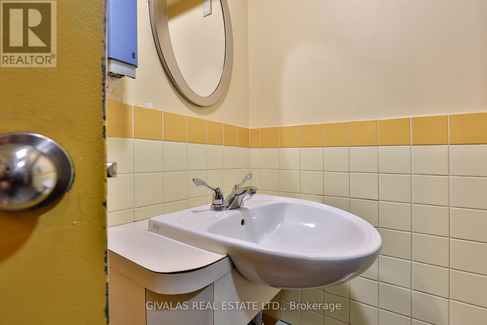 174 Eglinton Avenue W, Toronto, Ontario  M4R 1A7 - Photo 21 - C12982522