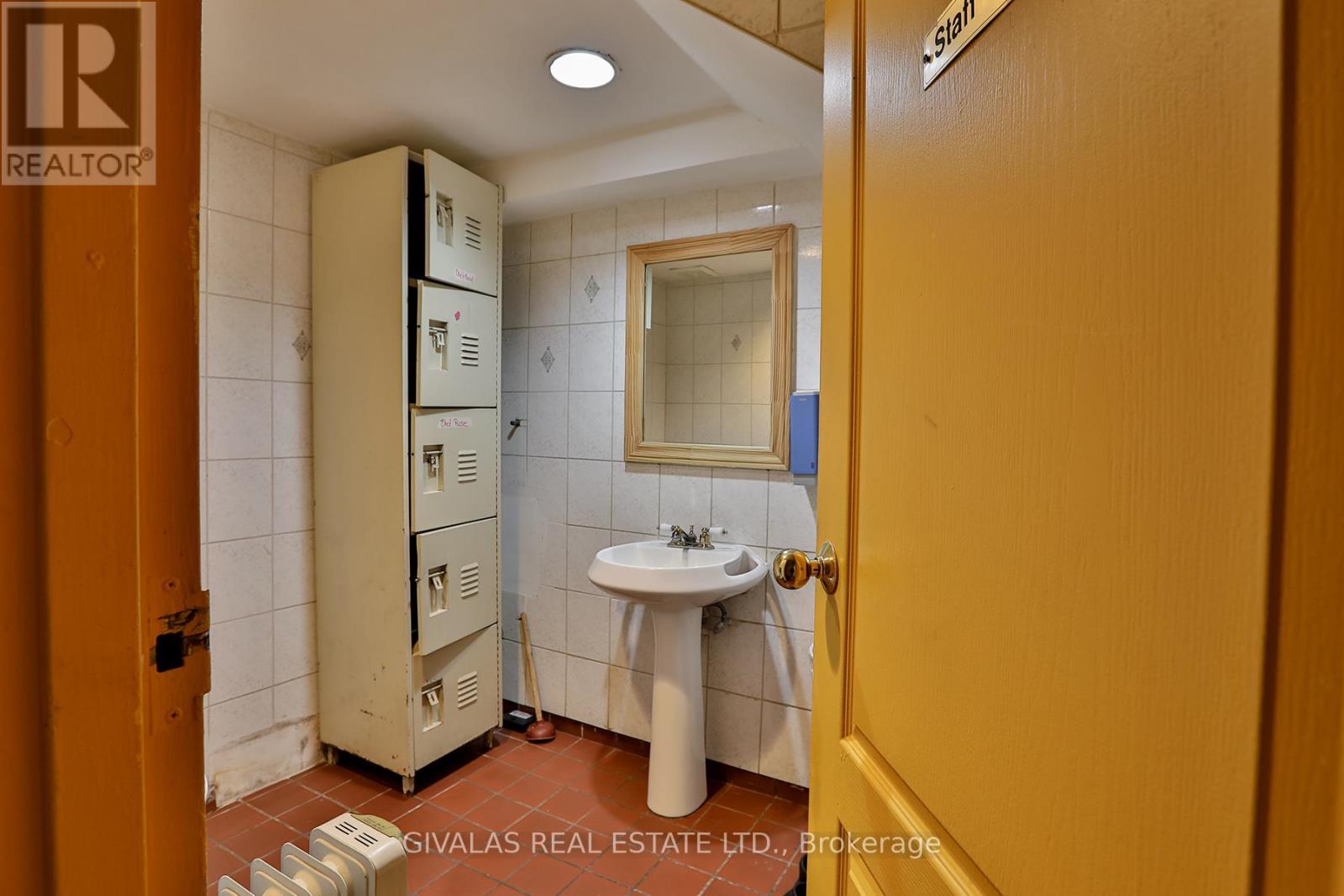 174 Eglinton Avenue W, Toronto, Ontario  M4R 1A7 - Photo 23 - C12982522