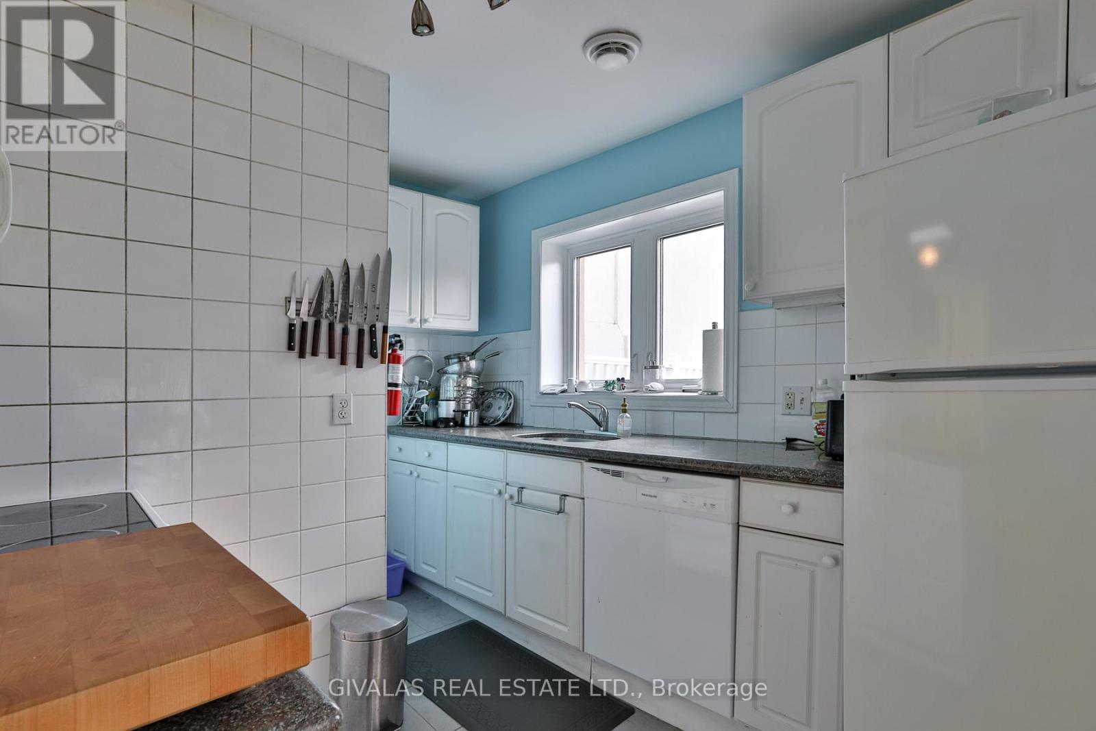 174 Eglinton Avenue W, Toronto, Ontario  M4R 1A7 - Photo 35 - C12982522