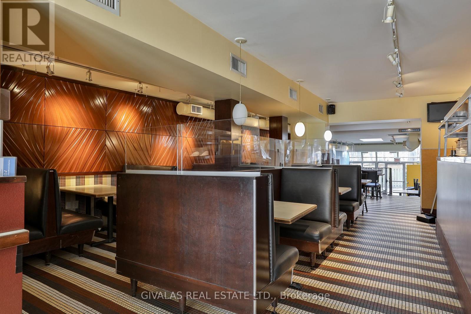 174 Eglinton Avenue W, Toronto, Ontario  M4R 1A7 - Photo 9 - C12982522