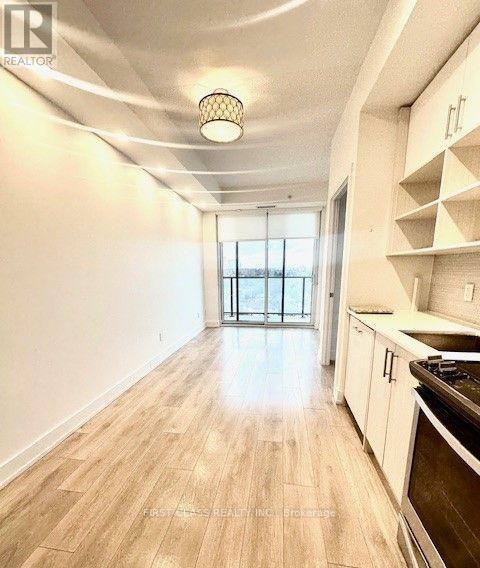 806 - 128 Fairview Mall Drive, Toronto, Ontario  M2J 2Z1 - Photo 9 - C12982586