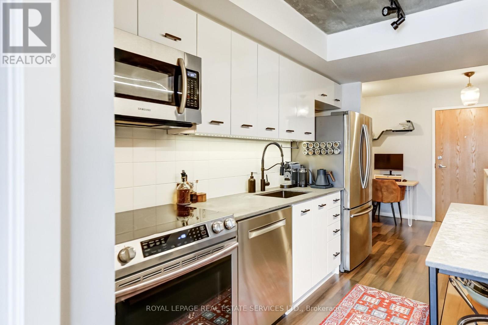 1117 - 20 Joe Shuster Way, Toronto, Ontario  M6K 0A3 - Photo 6 - C12982756