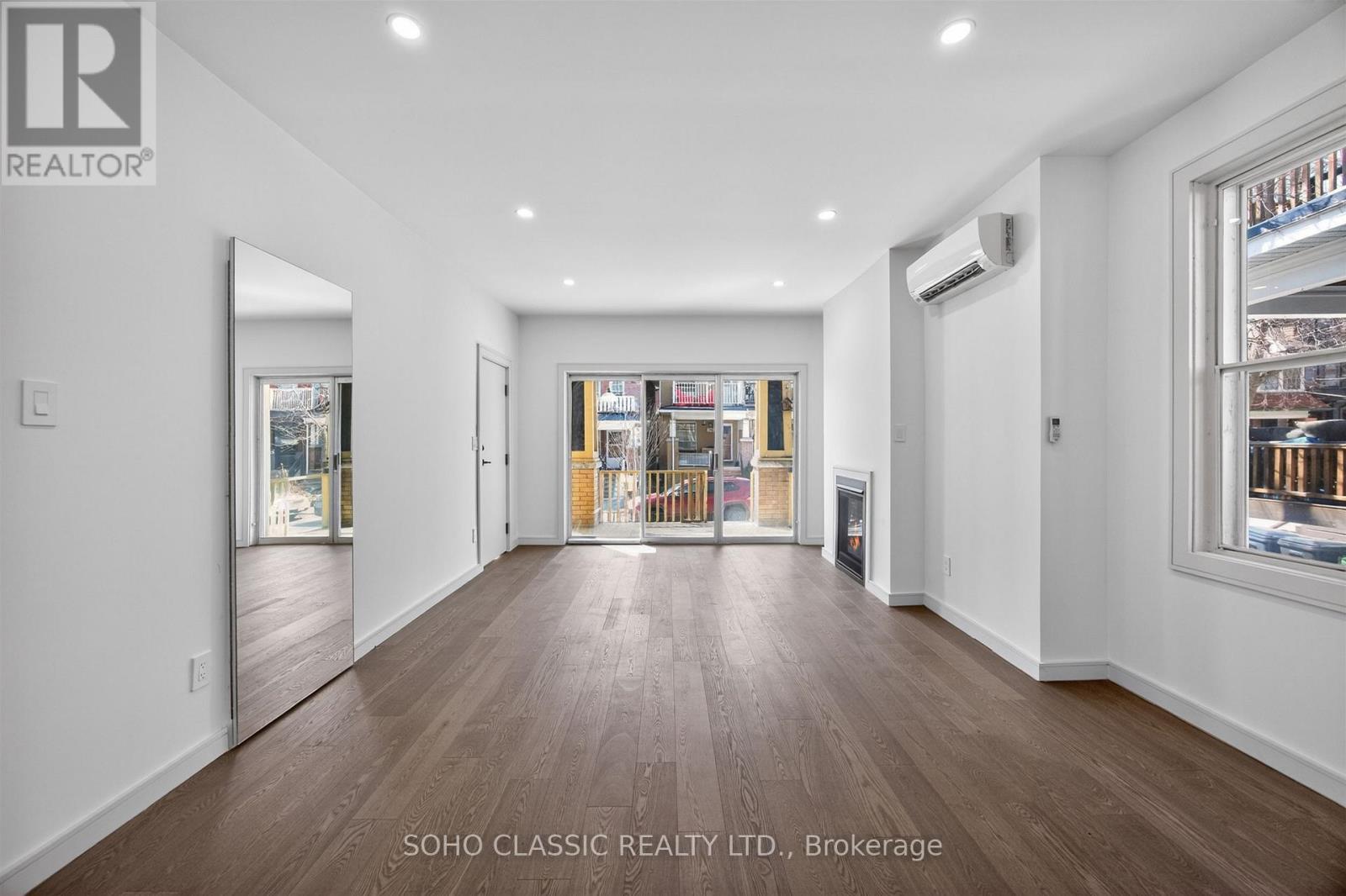 Main Floor - 23 Fernwood Park Avenue, Toronto, Ontario  M4E 3E9 - Photo 4 - E12982634