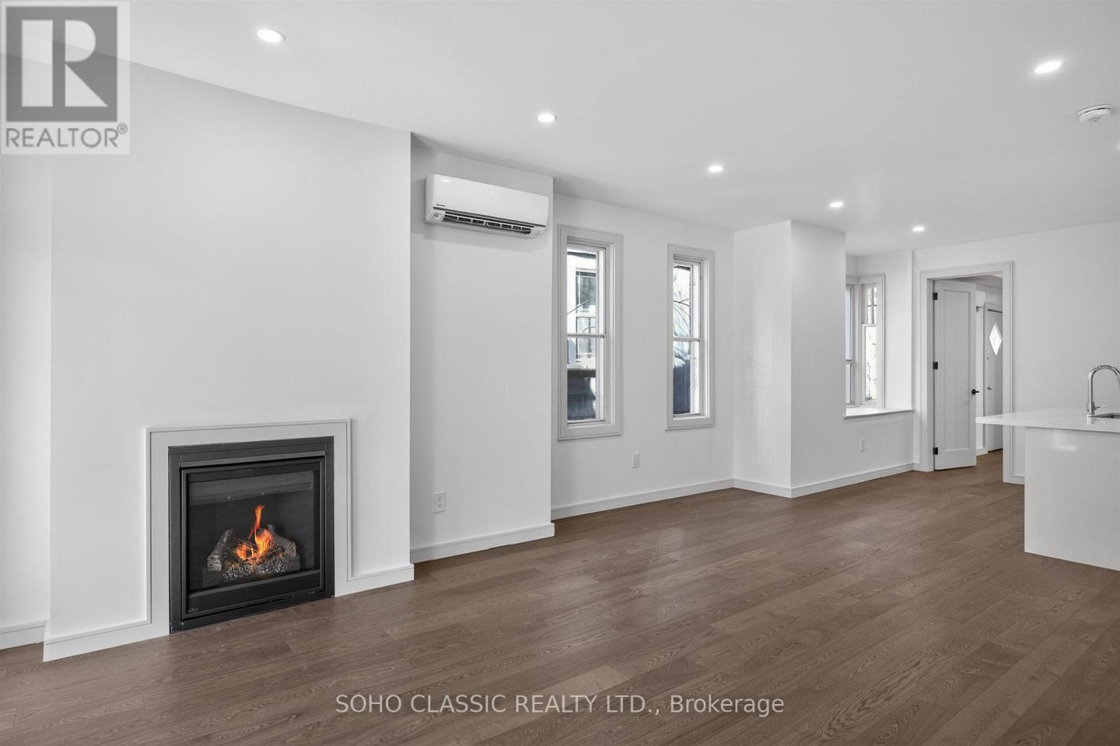 Main Floor - 23 Fernwood Park Avenue, Toronto, Ontario  M4E 3E9 - Photo 5 - E12982634