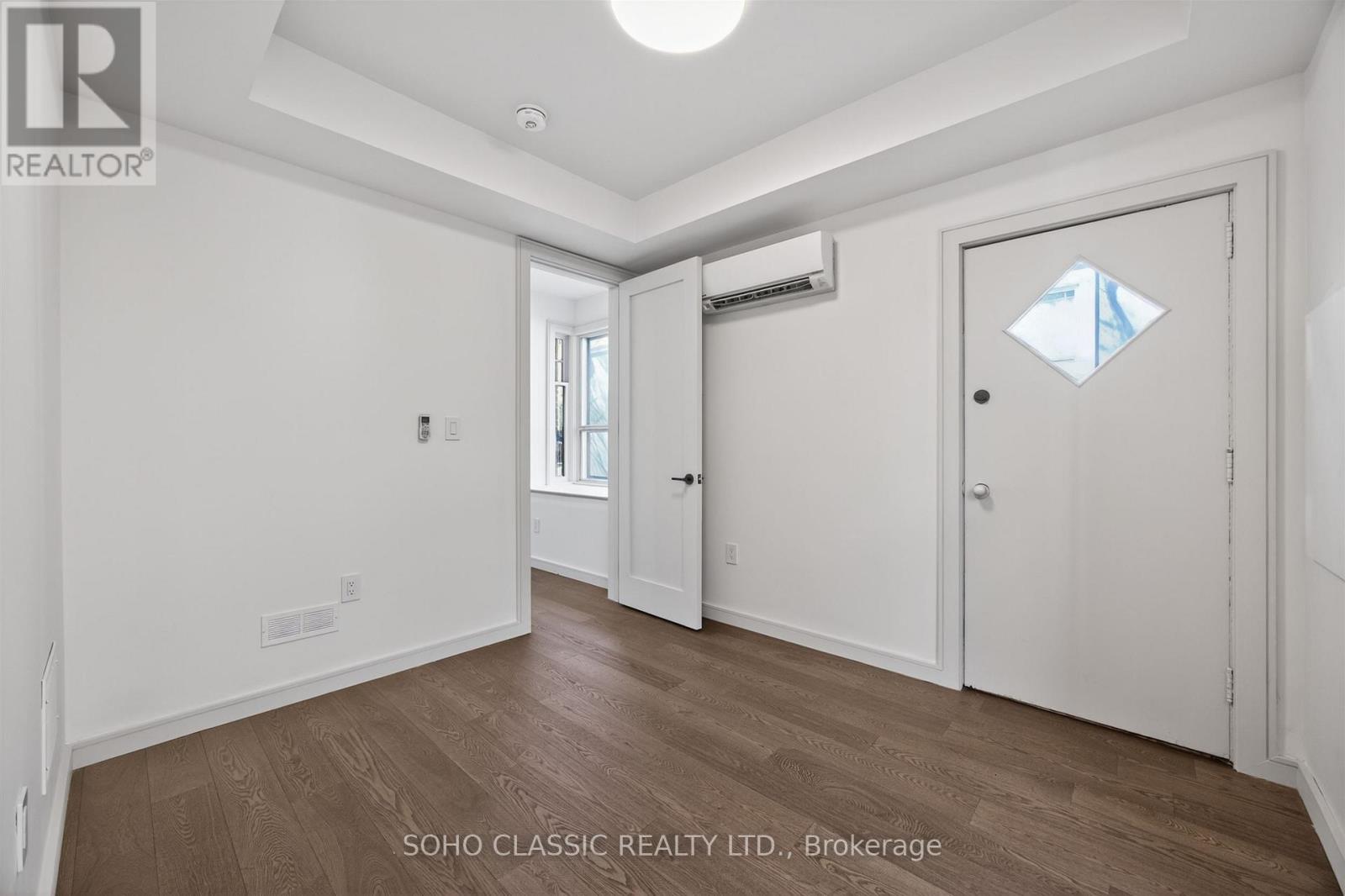 Main Floor - 23 Fernwood Park Avenue, Toronto, Ontario  M4E 3E9 - Photo 6 - E12982634