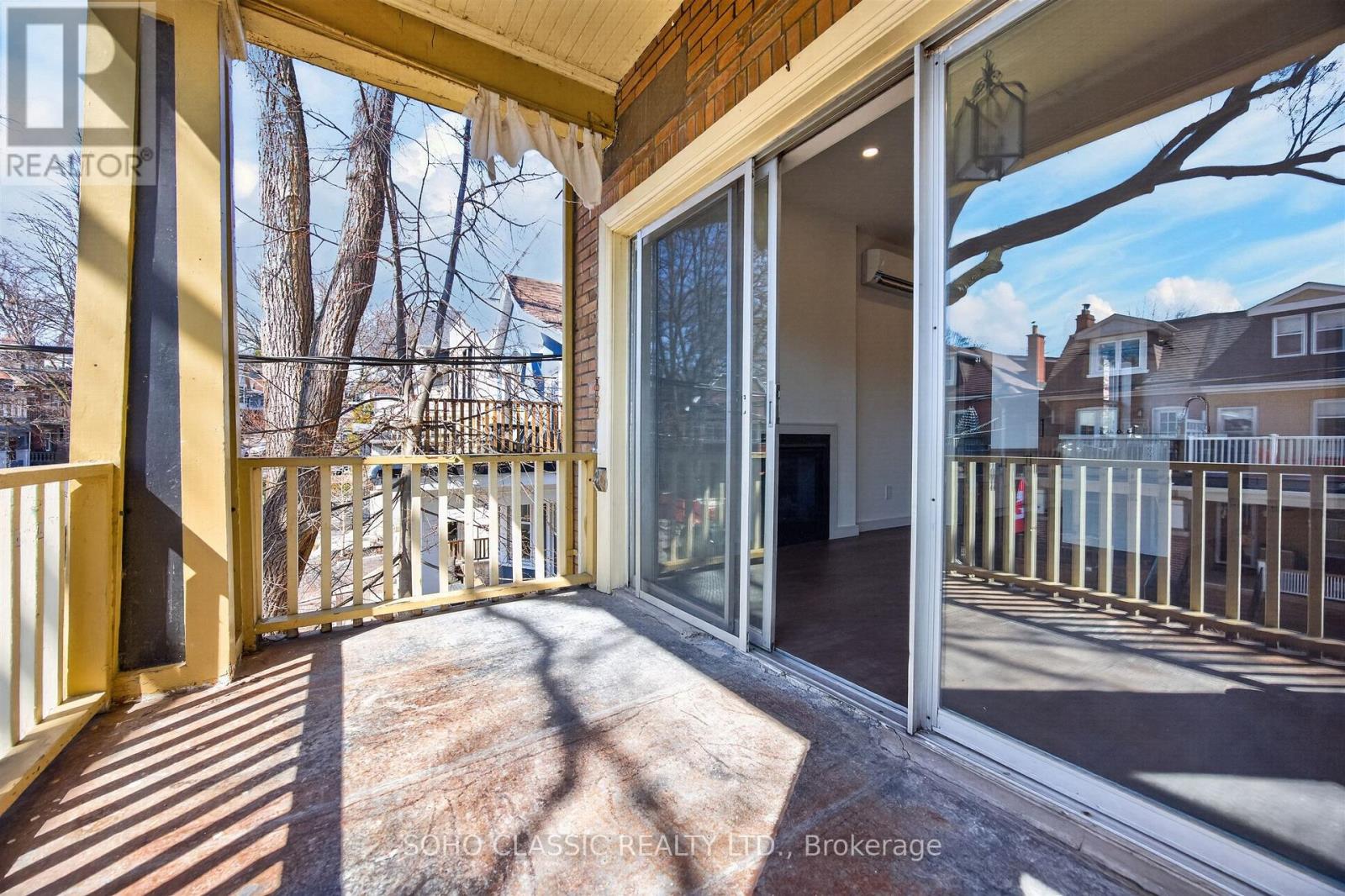 Main Floor - 23 Fernwood Park Avenue, Toronto, Ontario  M4E 3E9 - Photo 8 - E12982634