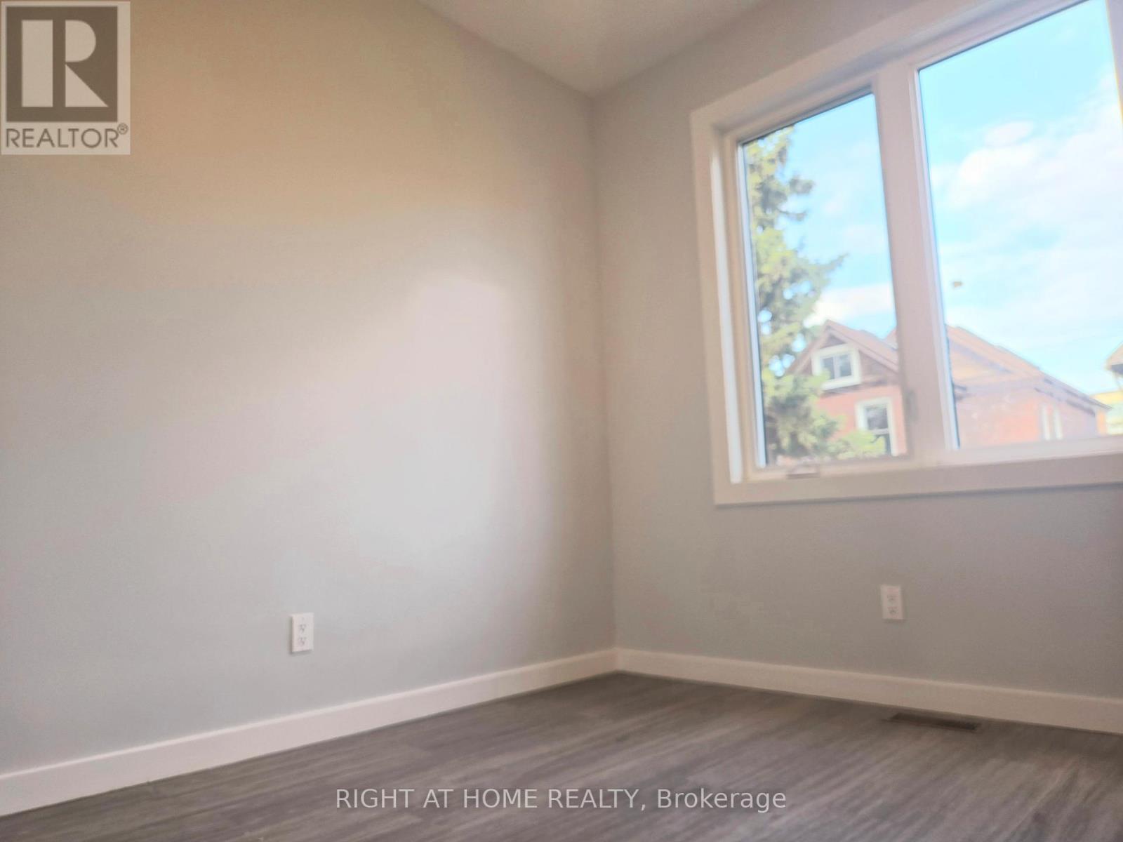 Laneway Suite - 94 Barrington Avenue, Toronto (Crescent Town), Ontario  M4C 4Z1 - Photo 12 - E12982706