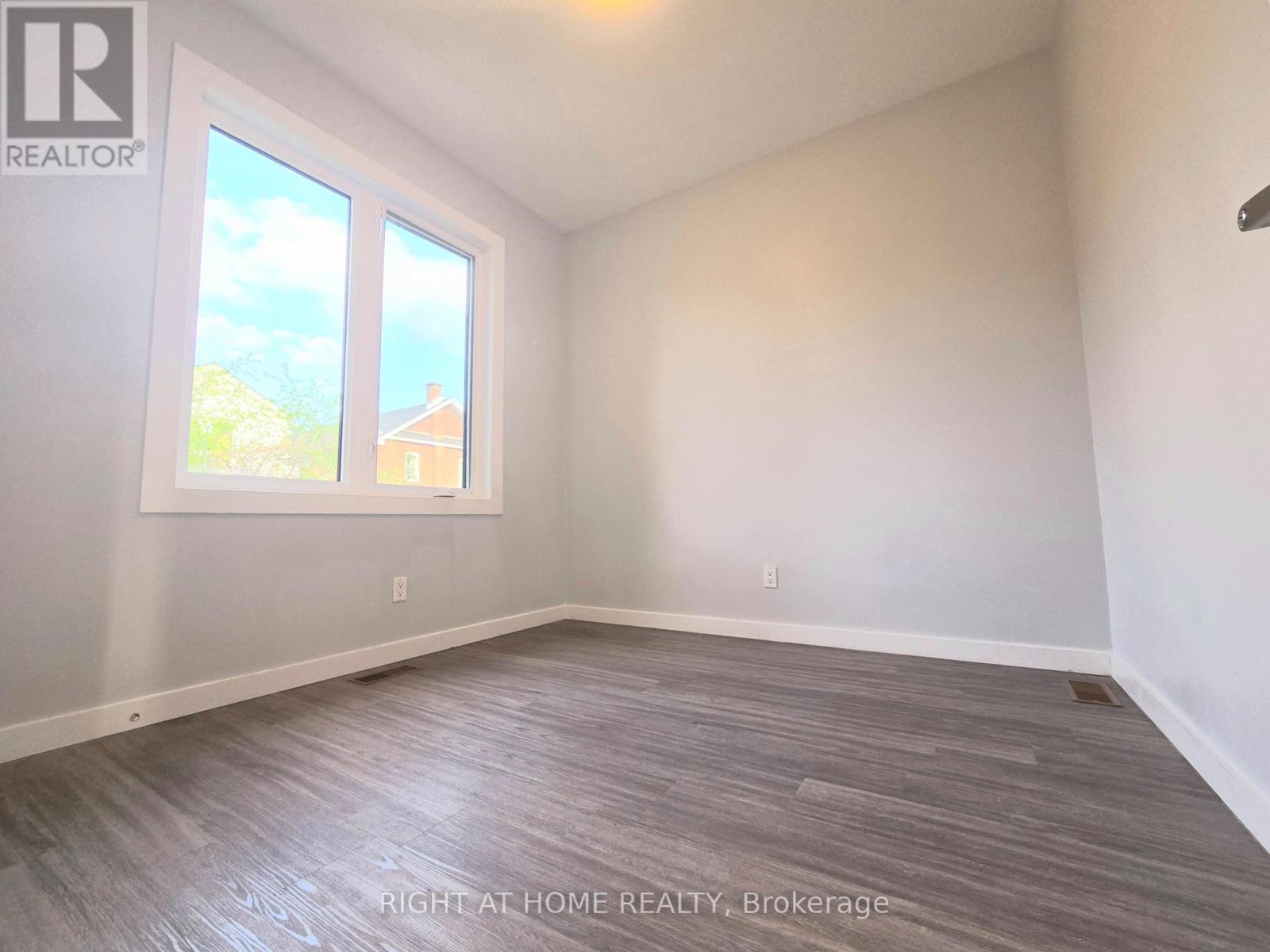 Laneway Suite - 94 Barrington Avenue, Toronto (Crescent Town), Ontario  M4C 4Z1 - Photo 14 - E12982706