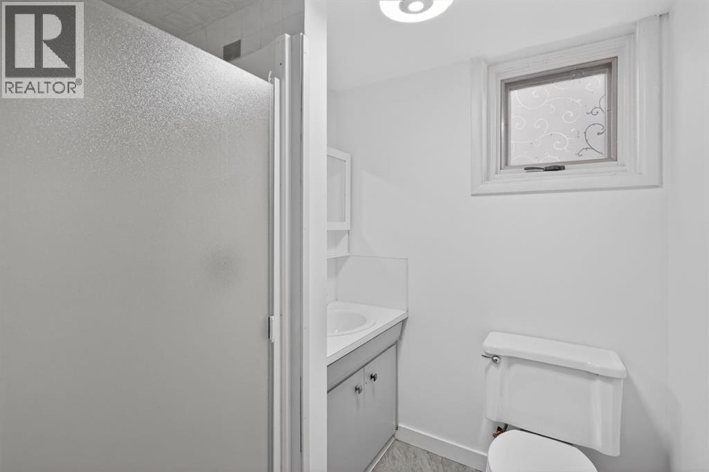 48 Carnarvon Way NW, Calgary, Alberta  T2K 1W4 - Photo 33 - A2299371