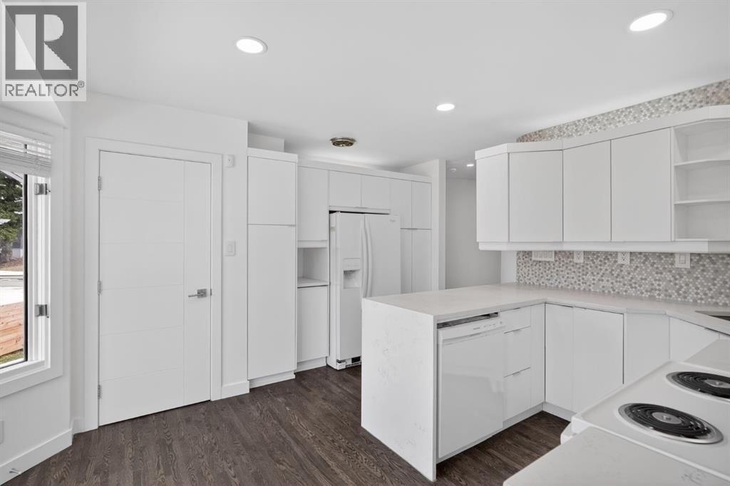 48 Carnarvon Way NW, Calgary, Alberta  T2K 1W4 - Photo 13 - A2299371