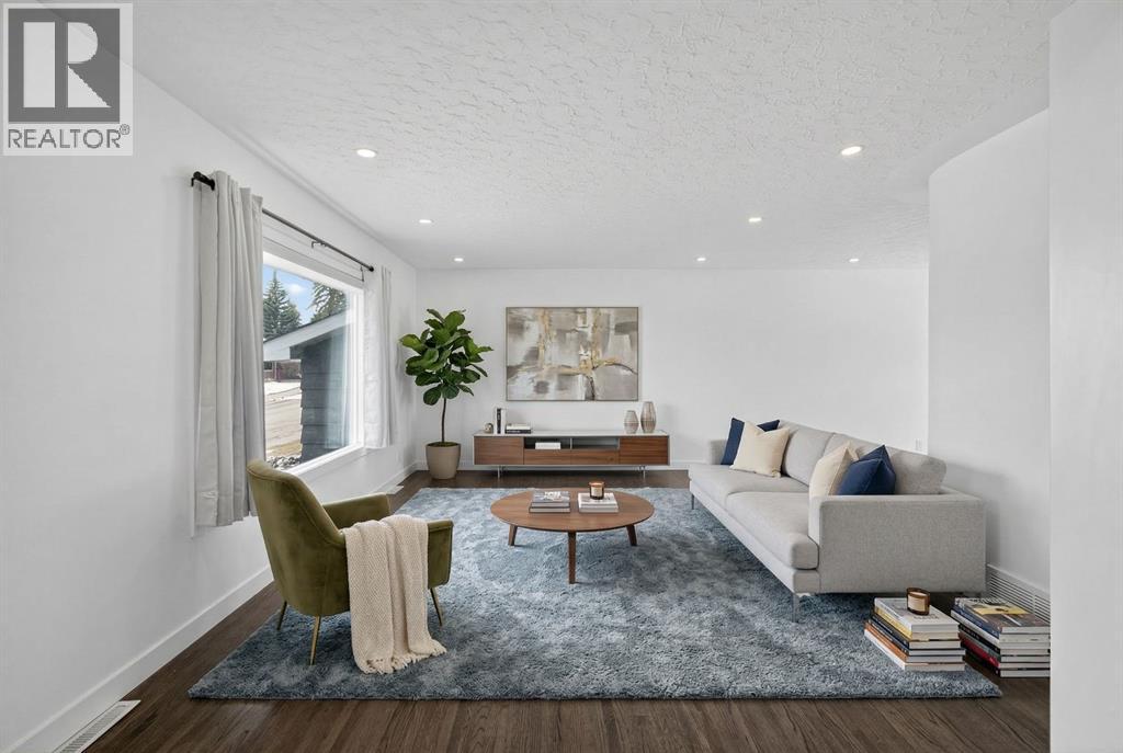 48 Carnarvon Way NW, Calgary, Alberta  T2K 1W4 - Photo 8 - A2299371