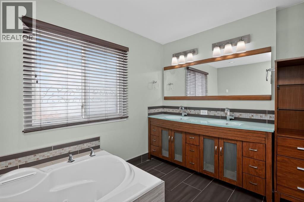 48 Carnarvon Way NW, Calgary, Alberta  T2K 1W4 - Photo 20 - A2299371