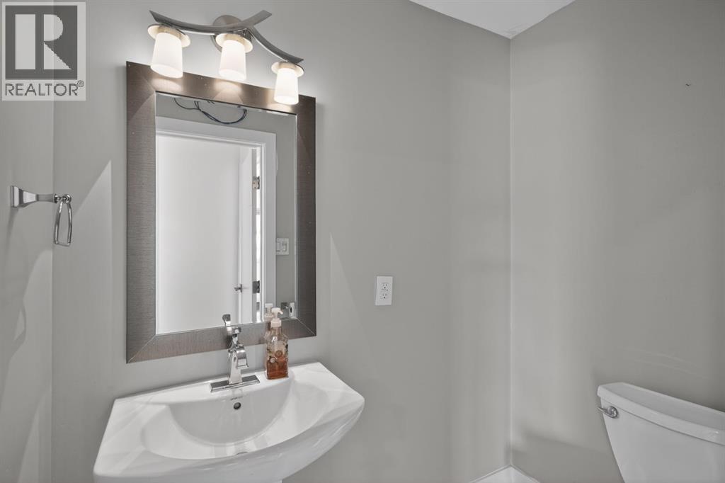 48 Carnarvon Way NW, Calgary, Alberta  T2K 1W4 - Photo 25 - A2299371