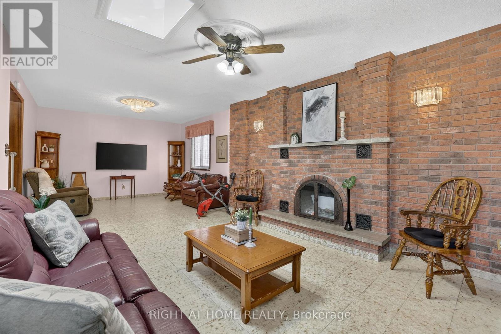 56 Birch Avenue, Richmond Hill, Ontario  L4C 6C6 - Photo 10 - N12982504