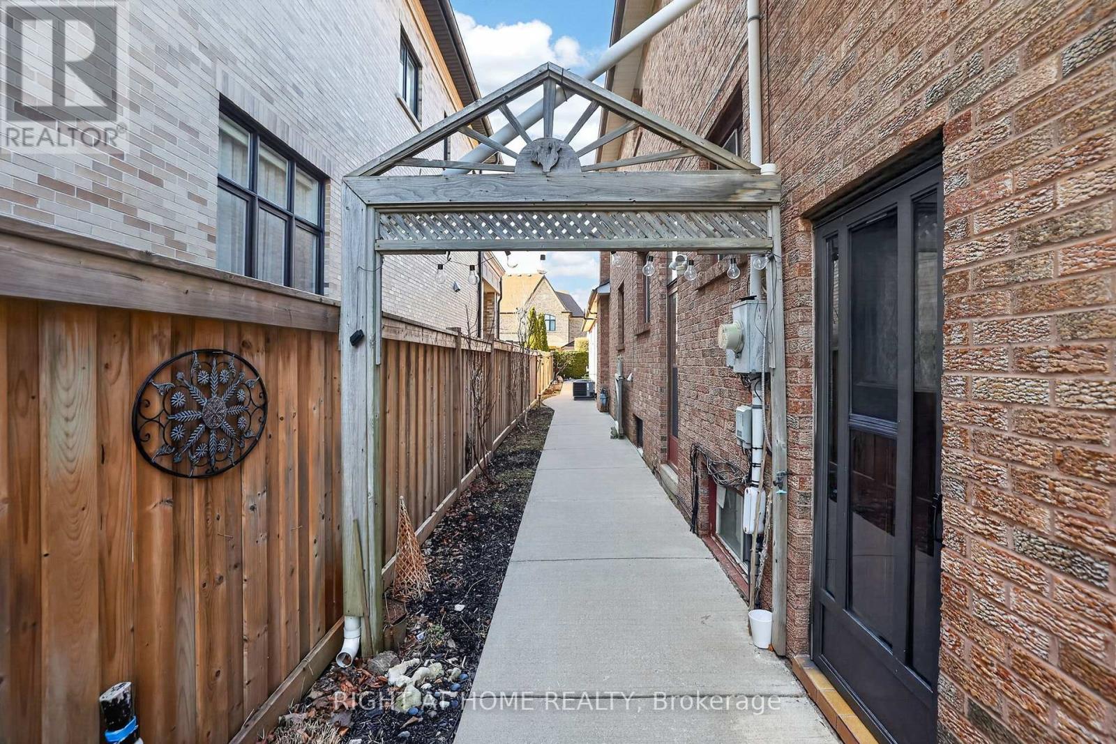 56 Birch Avenue, Richmond Hill, Ontario  L4C 6C6 - Photo 28 - N12982504