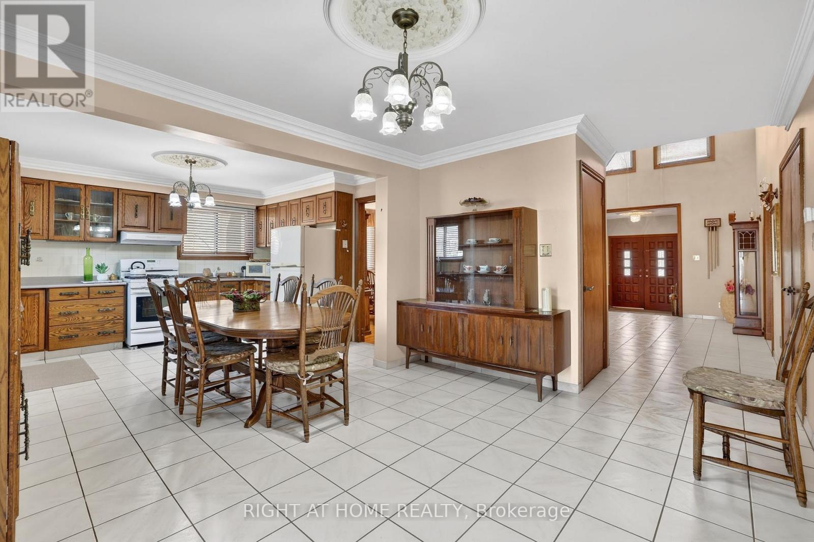 56 Birch Avenue, Richmond Hill, Ontario  L4C 6C6 - Photo 9 - N12982504