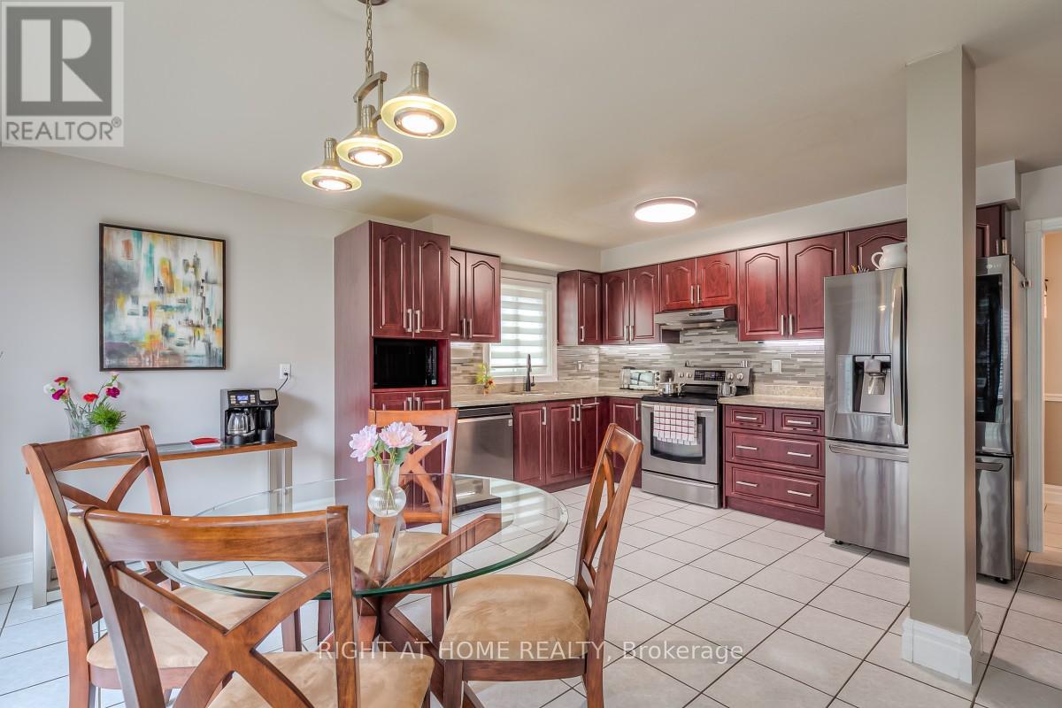 160 Carrington Drive, Richmond Hill, Ontario  L4C 7Y8 - Photo 12 - N12982518