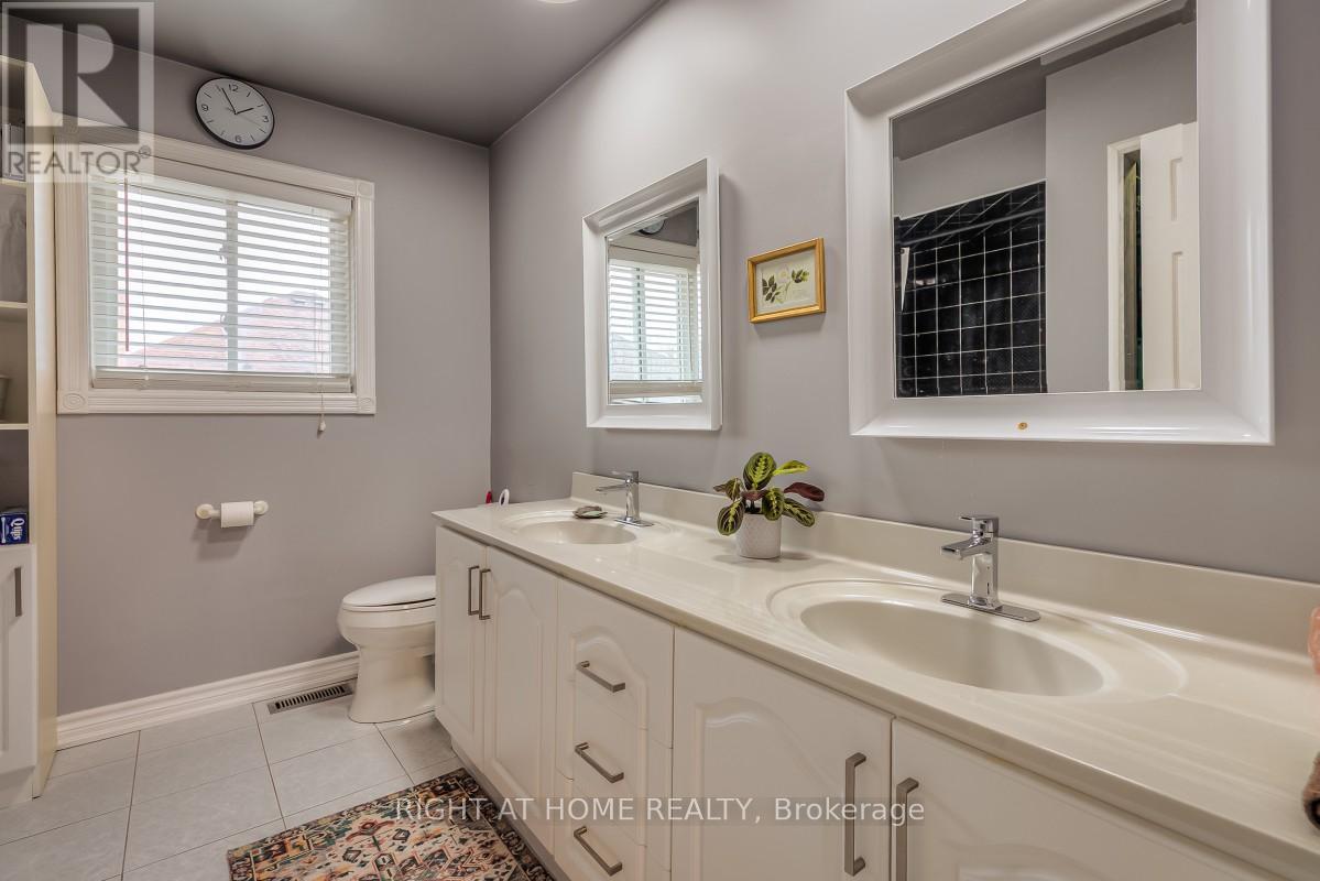 160 Carrington Drive, Richmond Hill, Ontario  L4C 7Y8 - Photo 21 - N12982518