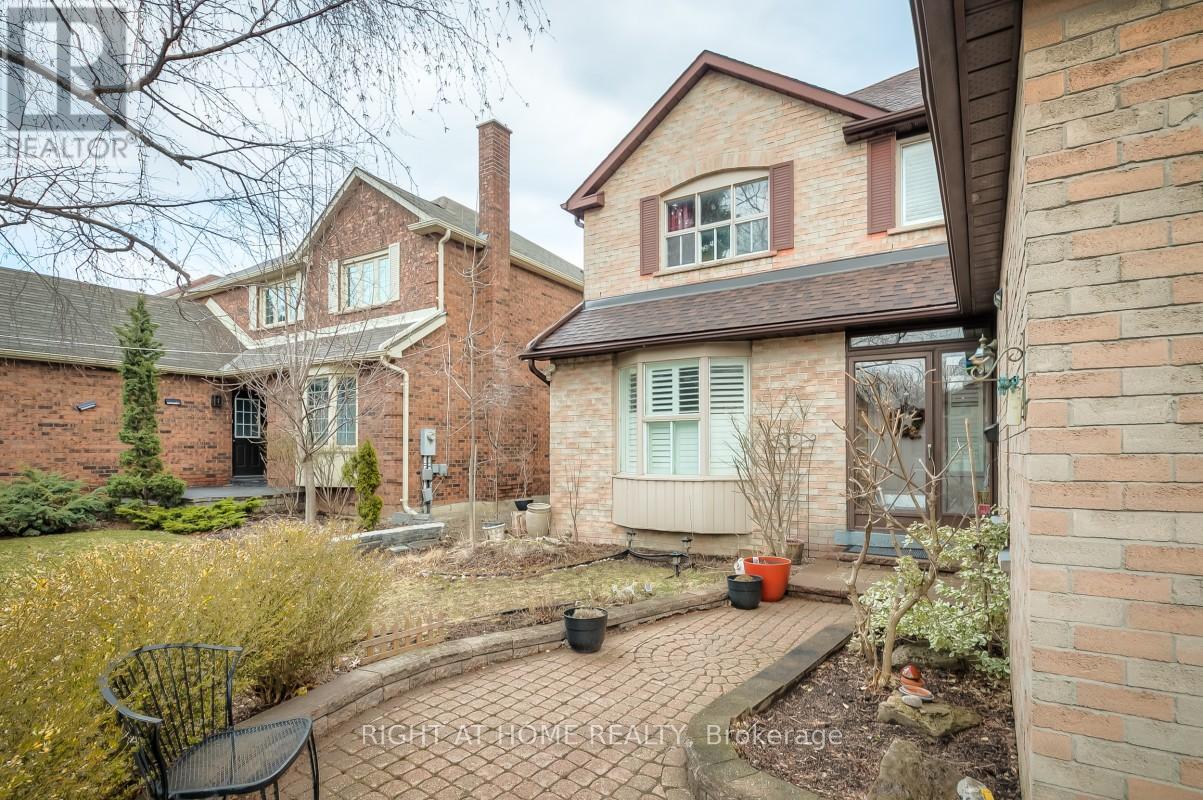 160 Carrington Drive, Richmond Hill, Ontario  L4C 7Y8 - Photo 6 - N12982518