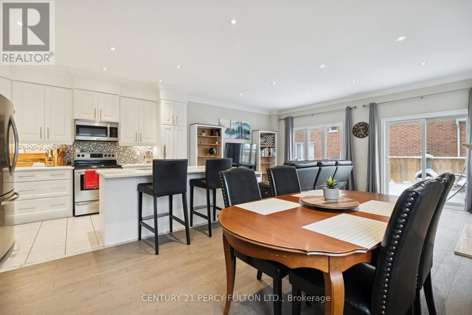 2 Prosser Crescent, Georgina, Ontario  L0E 1R0 - Photo 10 - N12982592