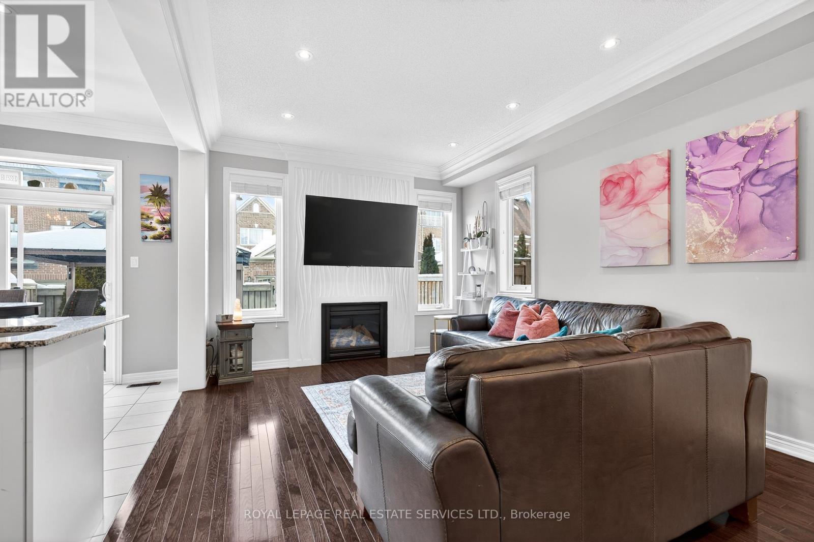 305 Moody Drive, Vaughan, Ontario  L4H 3Z6 - Photo 8 - N12982612