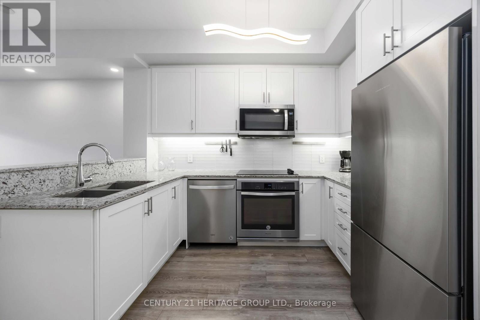 201 - 9618 Yonge Street, Richmond Hill, Ontario  L4C 0X5 - Photo 11 - N12982632