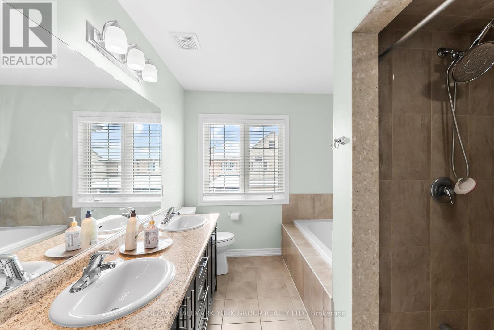 13 Charmuse Lane, East Gwillimbury, Ontario  L9N 1K9 - Photo 17 - N12982646