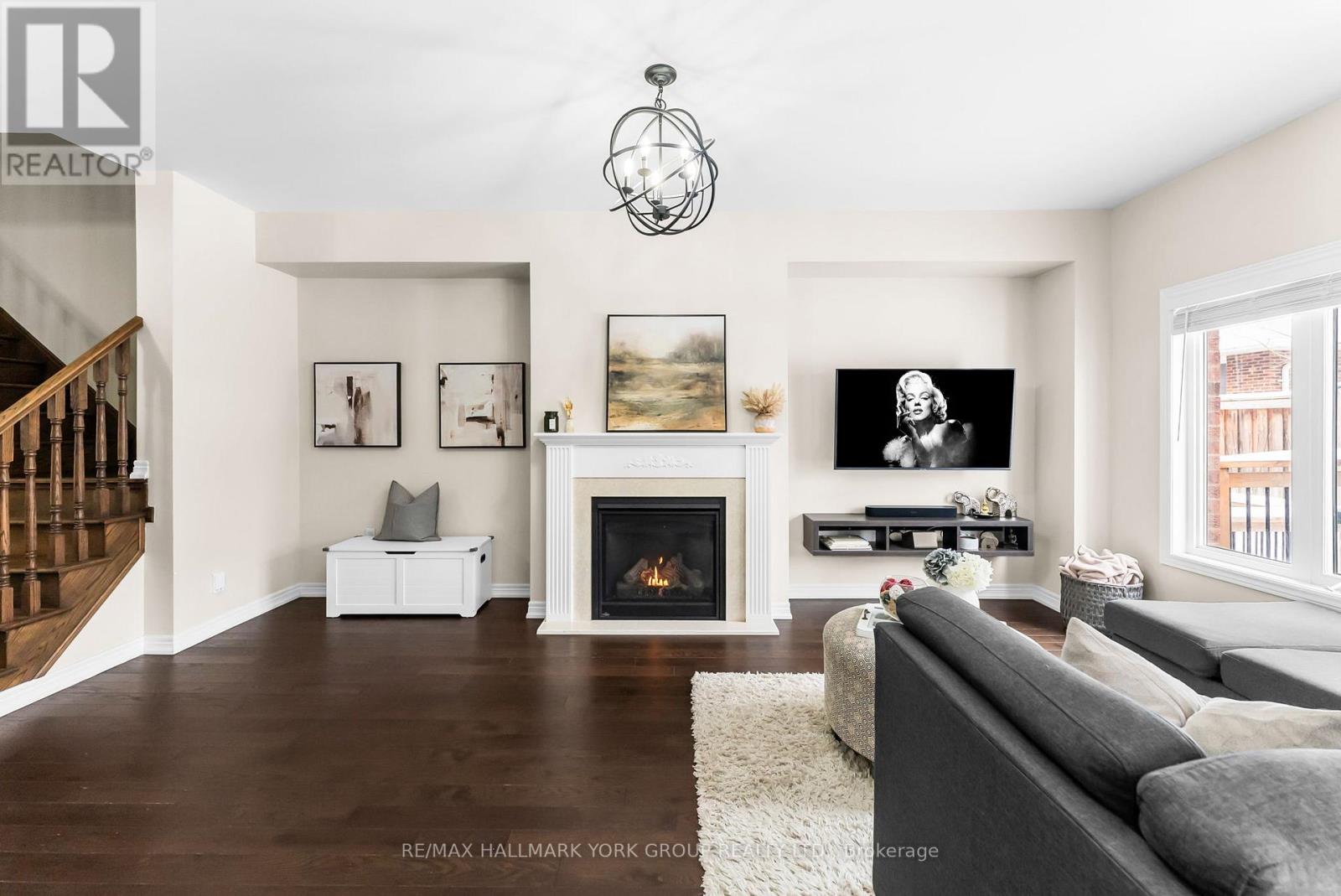 13 Charmuse Lane, East Gwillimbury, Ontario  L9N 1K9 - Photo 5 - N12982646