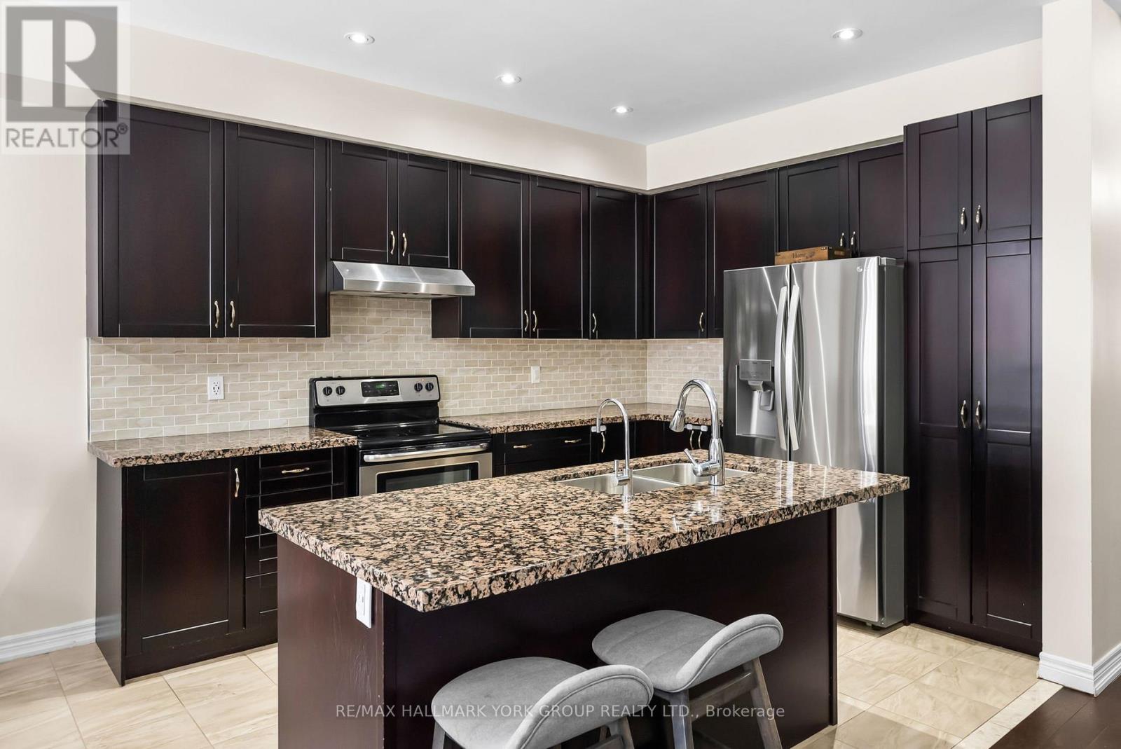 13 Charmuse Lane, East Gwillimbury, Ontario  L9N 1K9 - Photo 8 - N12982646