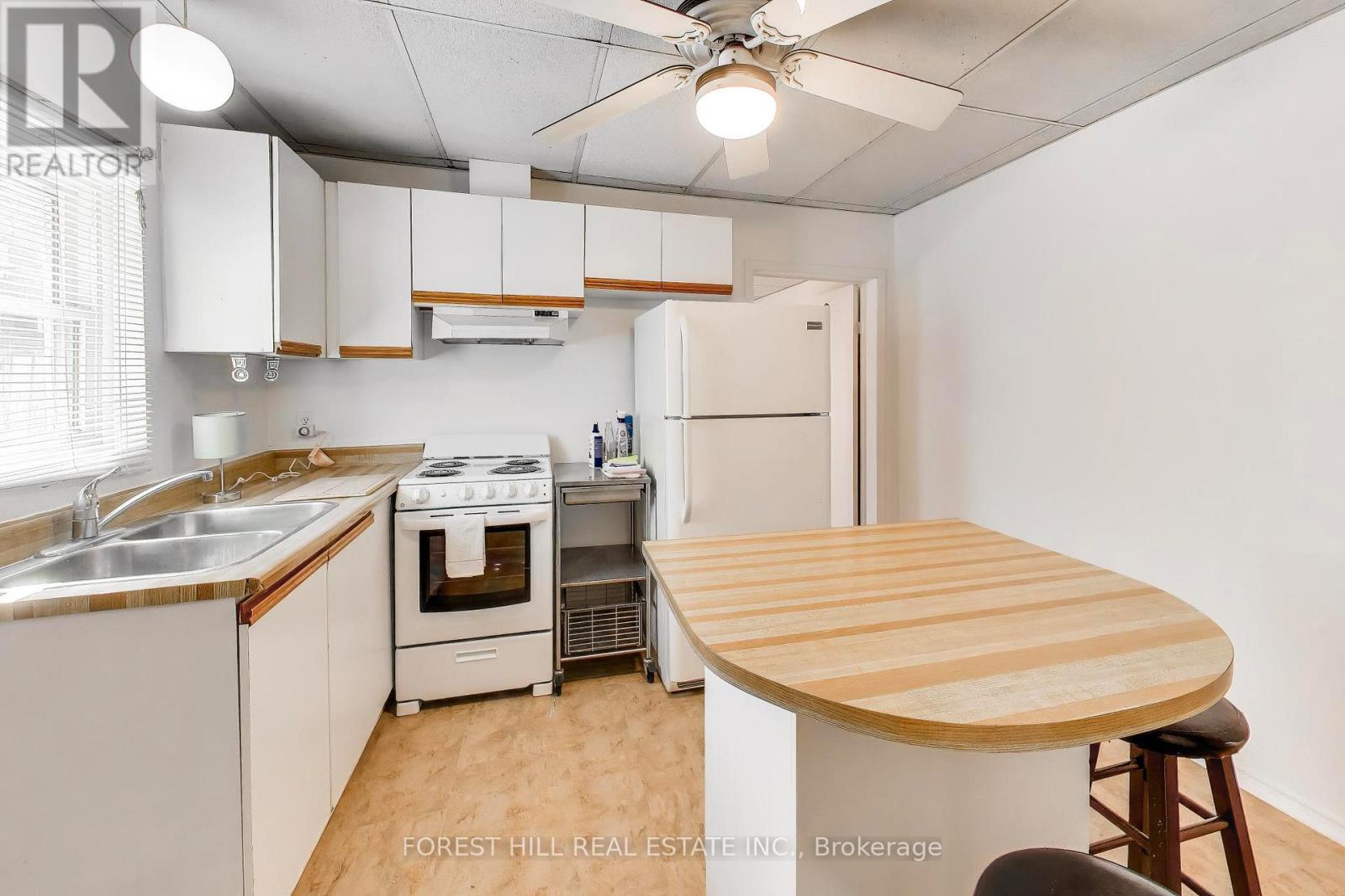 30 Robert Street, Toronto, Ontario  M5S 2K3 - Photo 9 - C12981486