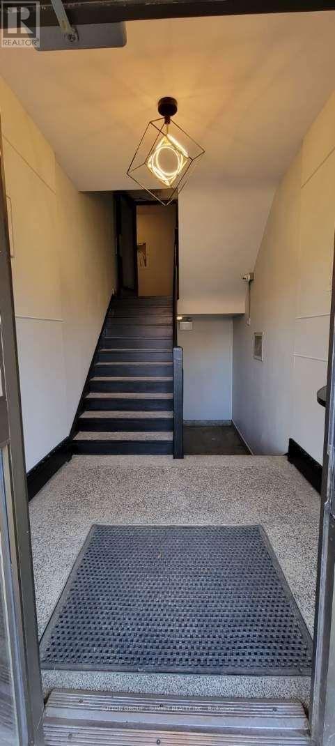 304 - 101 Brookhaven Drive, Toronto, Ontario  M6M 4P1 - Photo 2 - W12982508