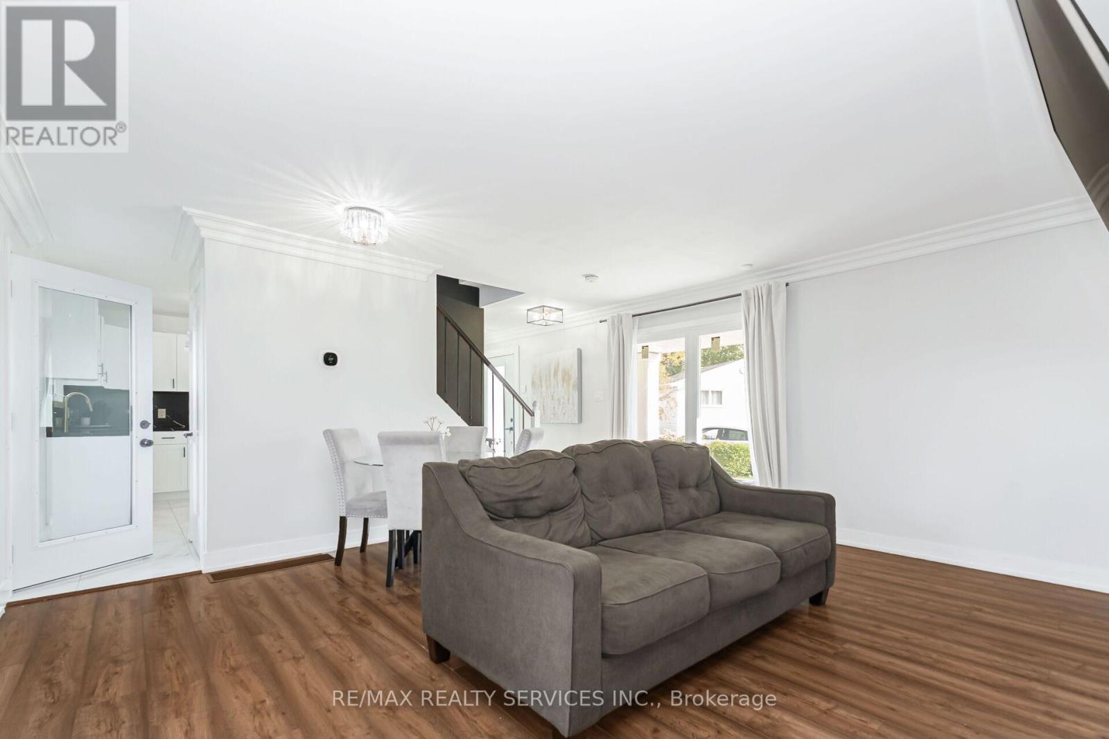 31 Huntingwood Crescent, Brampton, Ontario  L6S 1S5 - Photo 10 - W12982548