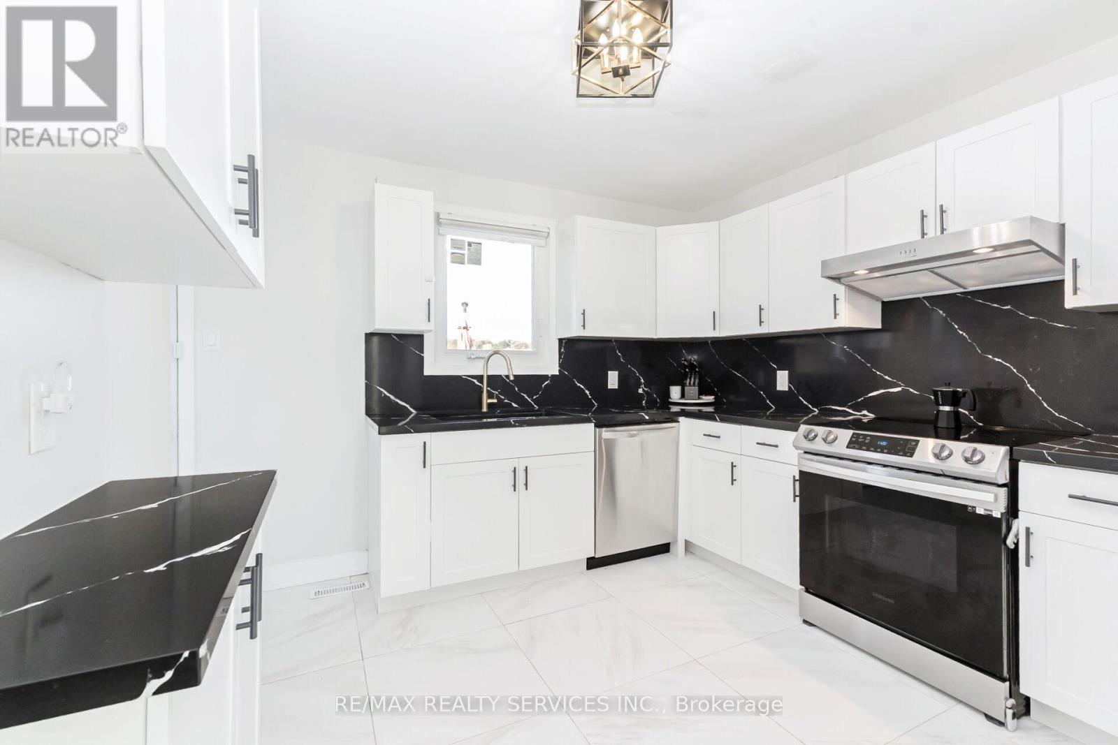 31 Huntingwood Crescent, Brampton, Ontario  L6S 1S5 - Photo 14 - W12982548