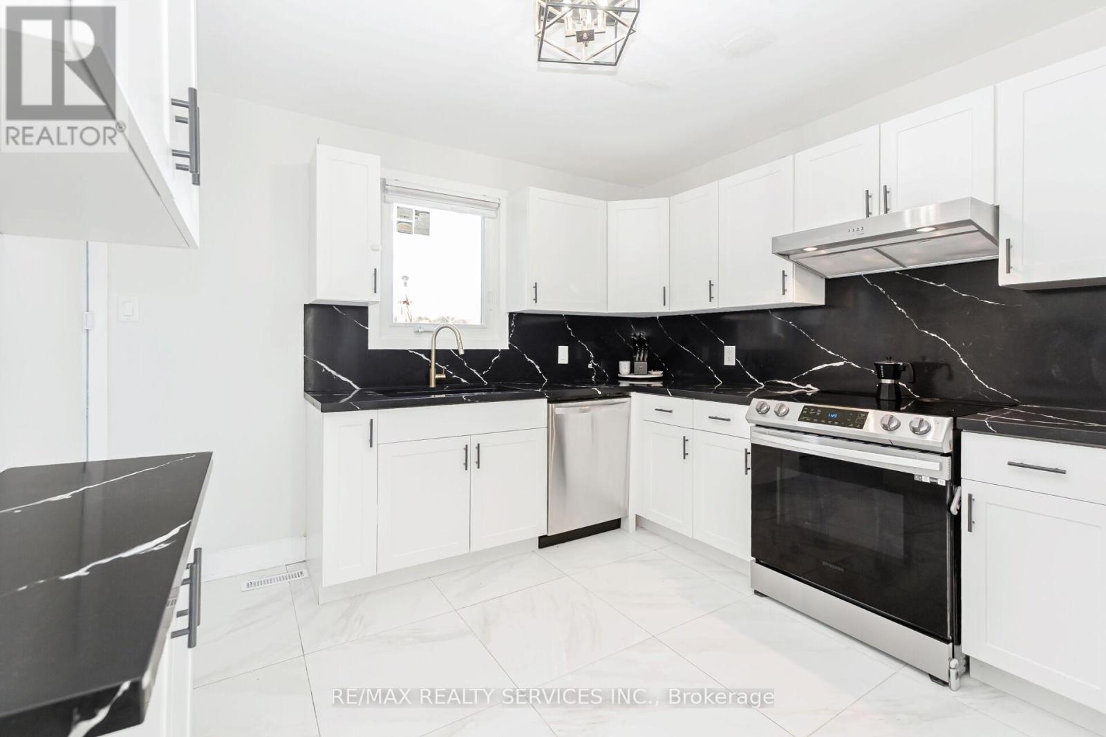 31 Huntingwood Crescent, Brampton, Ontario  L6S 1S5 - Photo 16 - W12982548