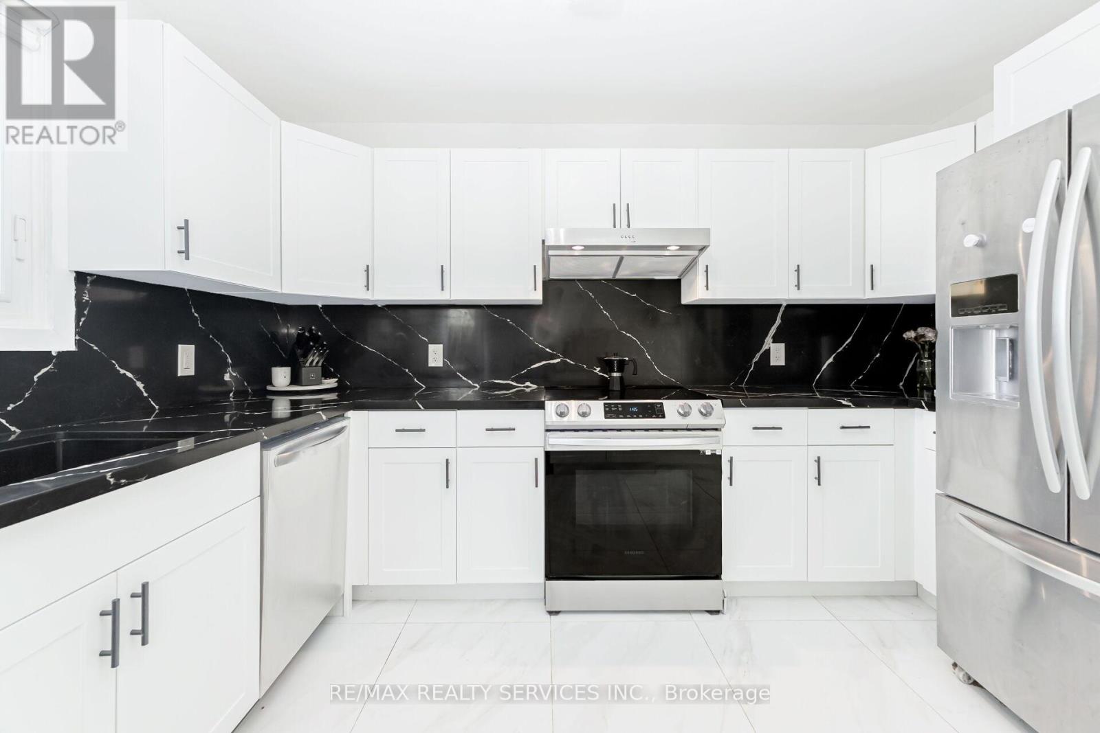 31 Huntingwood Crescent, Brampton, Ontario  L6S 1S5 - Photo 18 - W12982548