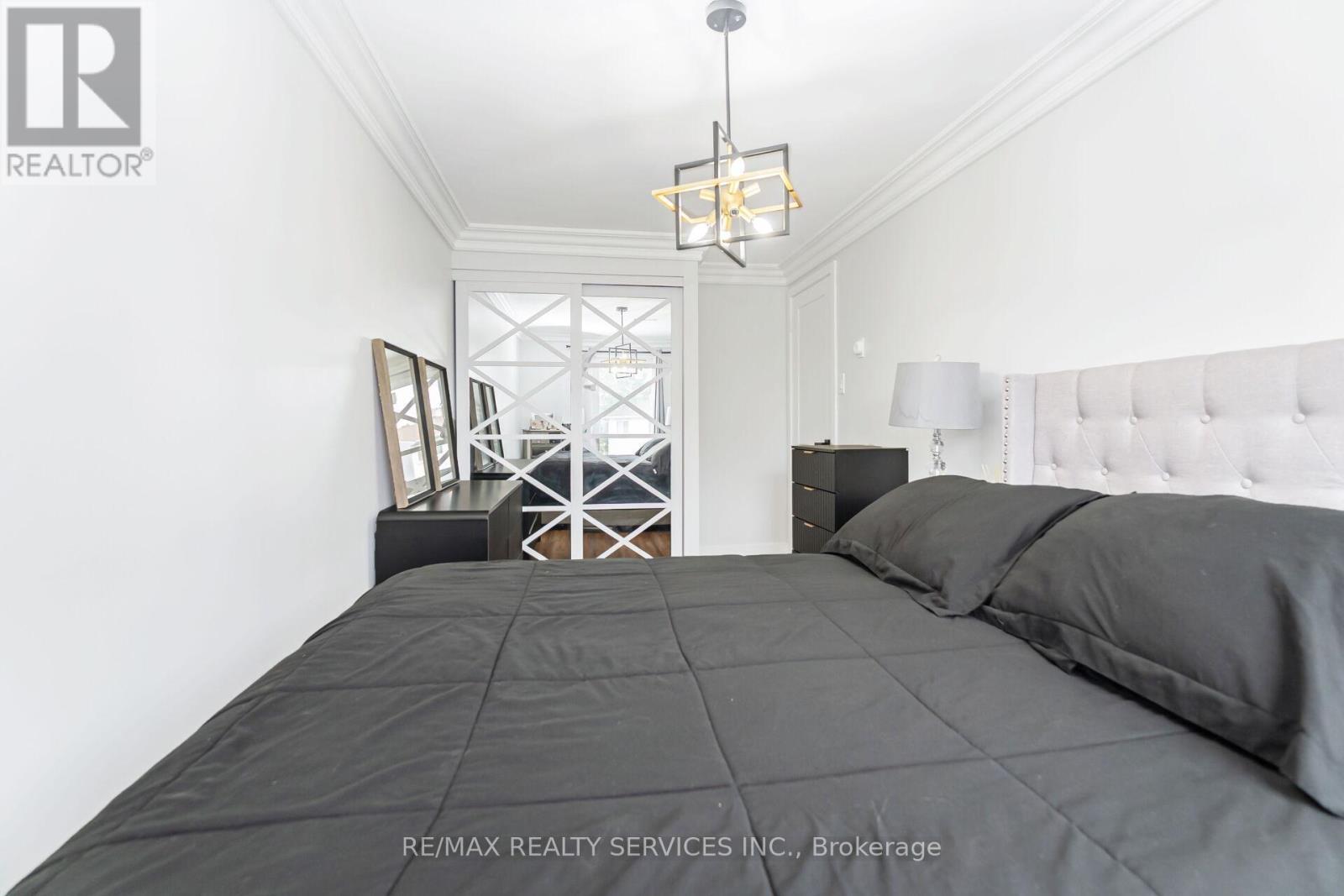 31 Huntingwood Crescent, Brampton, Ontario  L6S 1S5 - Photo 23 - W12982548