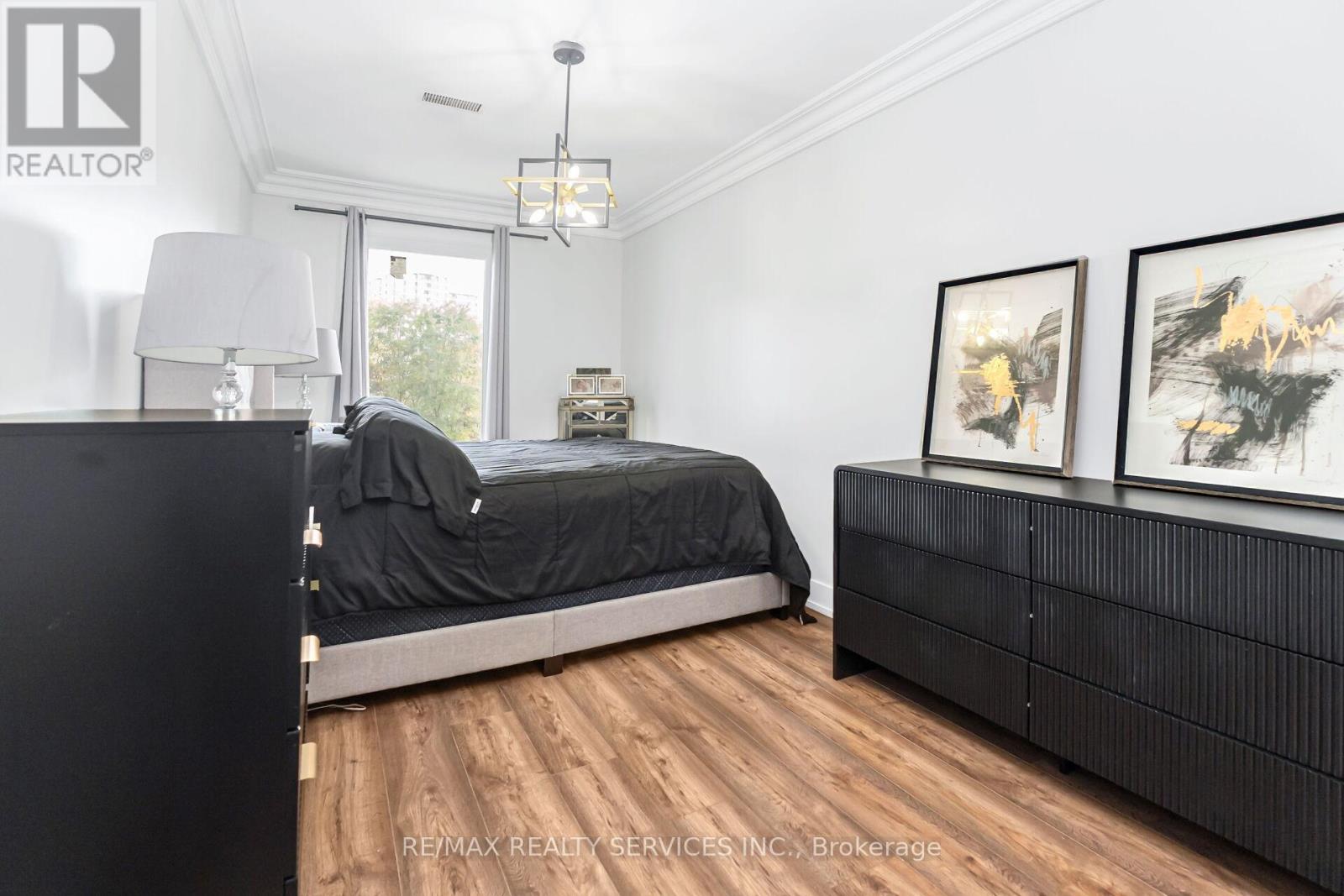 31 Huntingwood Crescent, Brampton, Ontario  L6S 1S5 - Photo 24 - W12982548