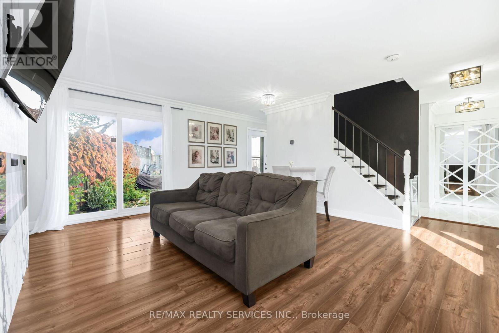 31 Huntingwood Crescent, Brampton, Ontario  L6S 1S5 - Photo 9 - W12982548