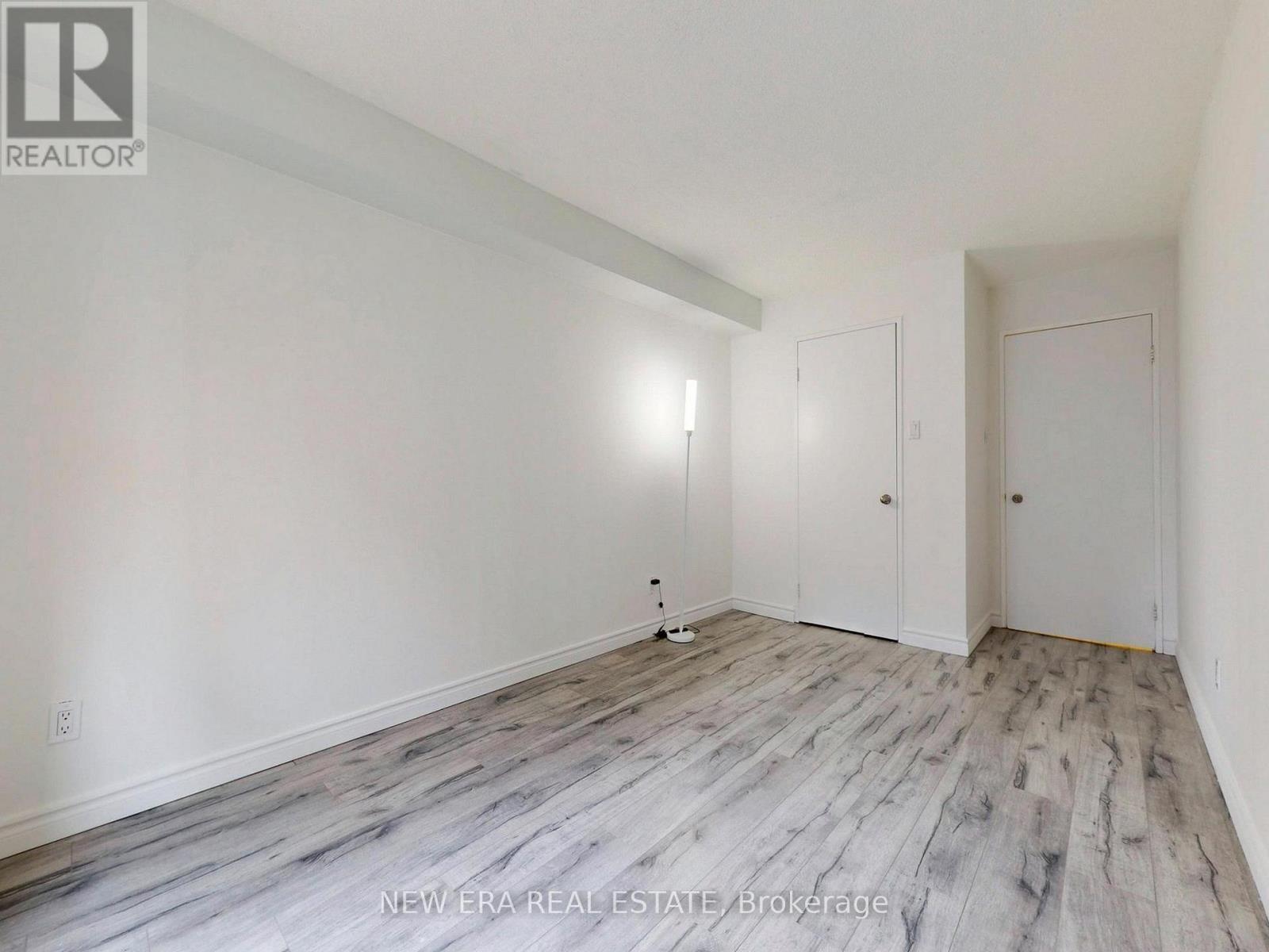 409 - 115 Hillcrest Avenue, Mississauga, Ontario  L5B 3Y9 - Photo 11 - W12982558