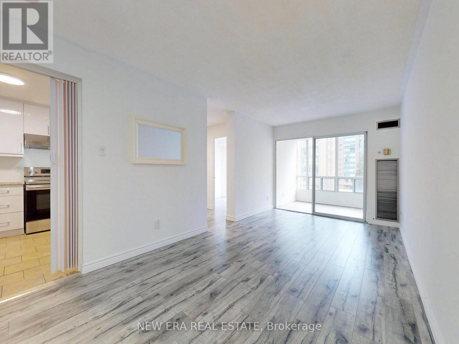 409 - 115 Hillcrest Avenue, Mississauga, Ontario  L5B 3Y9 - Photo 4 - W12982558