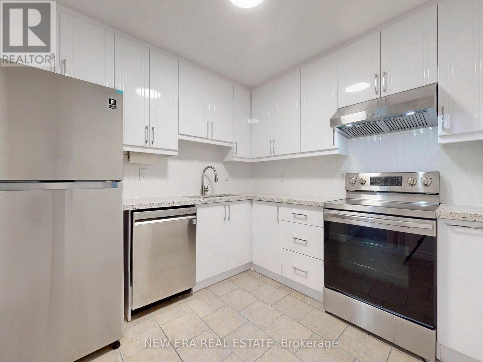 409 - 115 Hillcrest Avenue, Mississauga, Ontario  L5B 3Y9 - Photo 5 - W12982558